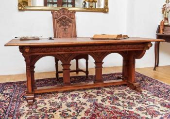 Neogotický vyřezávaný stůl. Dub. Rozkládací 386 cm Neogotický vyřezávaný stůl. Dub. Rozkládací 386 cm