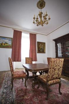 Francouzský jídelní stůl Ludvík XV rozkládací 19. Francouzský jídelní stůl Ludvík XV rozkládací 19.