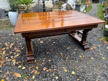 Jídelní stůl se zásuvkami Jídelní stůl se zásuvkami