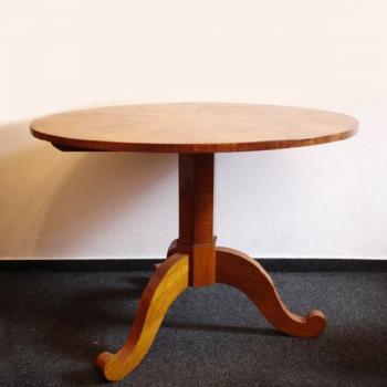 Jídelní stůl Jídelní stůl