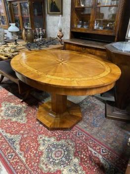 Intarzovaný jídelní stůl Intarzovaný jídelní stůl